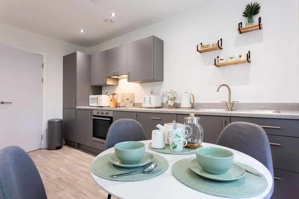Polly'S Place Apartment Taunton & Free Off Road Parking & Wifi Buitenkant foto