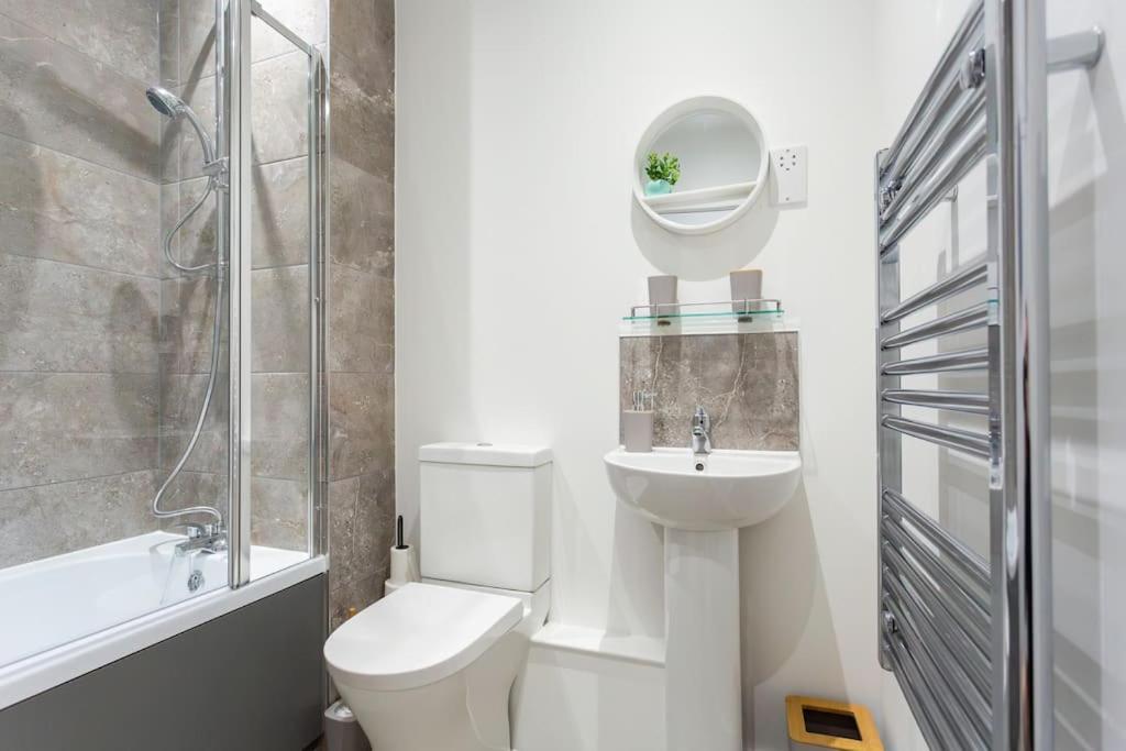 Polly'S Place Apartment Taunton & Free Off Road Parking & Wifi Buitenkant foto